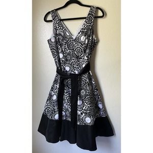 Nine West Women's Black White Sleeveless Floral Print Dress Size 10 Lined Top